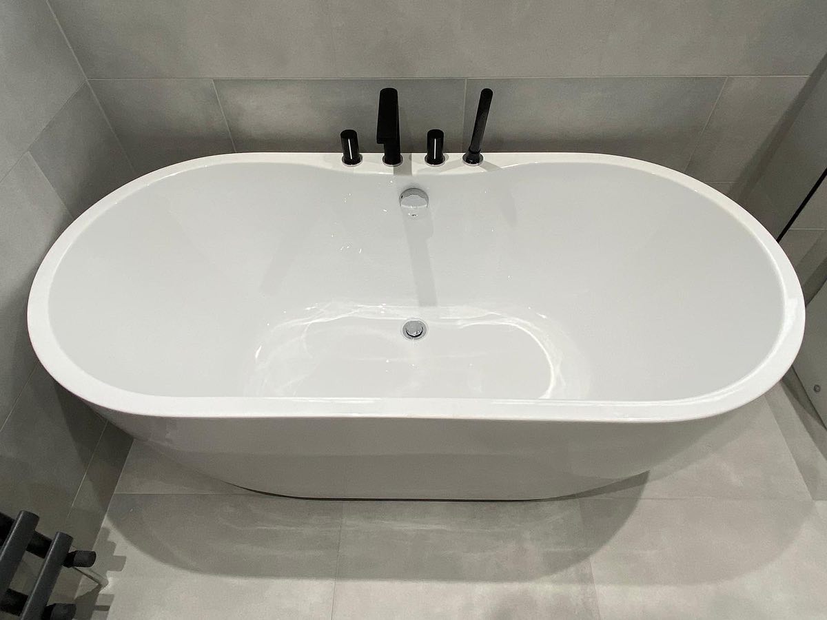 Matt black bathroom taps really set this bathroom in Otley apart